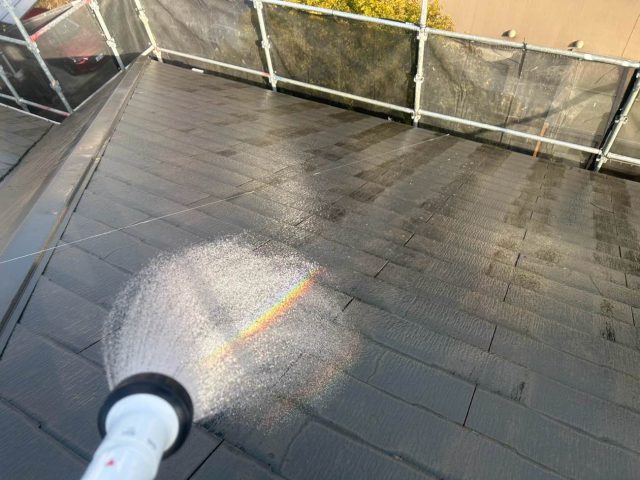 小郡市のカバー工法で高圧洗浄中