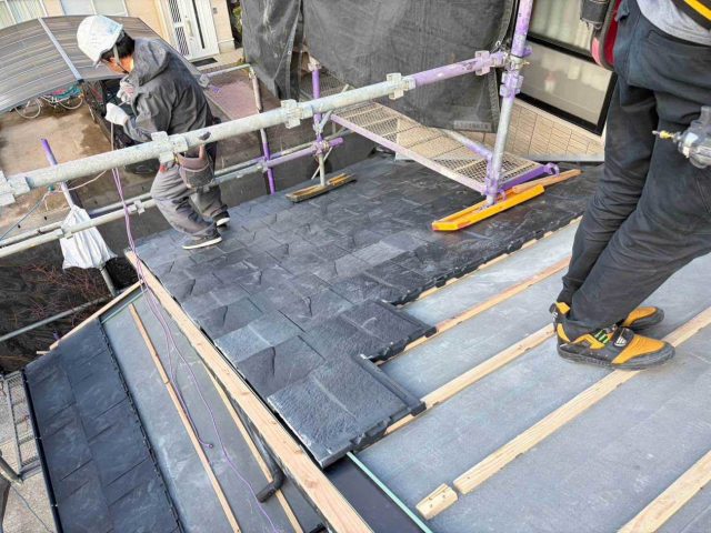 小郡市でルーガ鉄平を施工する職人