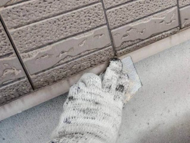 小郡市の外壁塗装における水切りのケレン