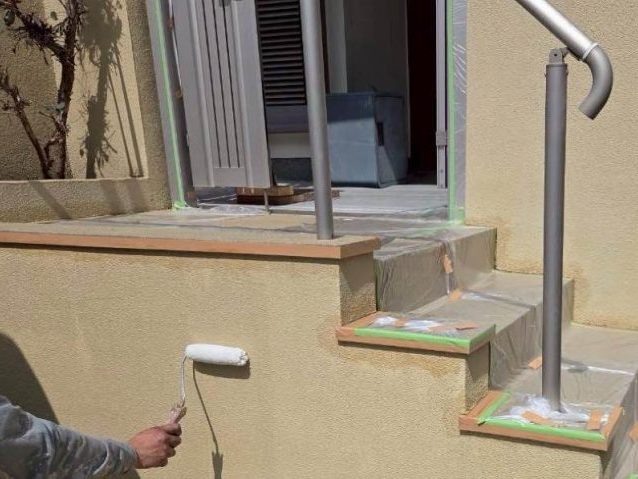 筑紫野市のアプローチ階段下塗り