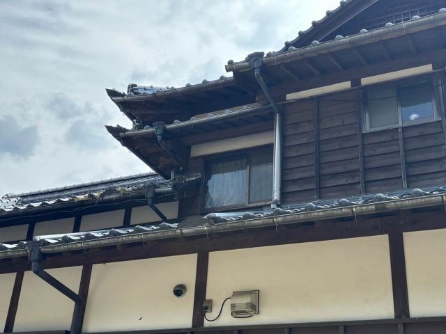 筑紫野市で雨樋の不具合を調査