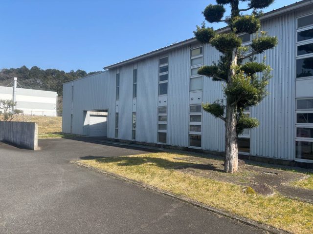 太宰府市の事務所の雨漏りを調査