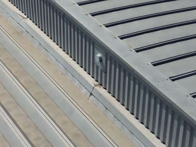 太宰府市で雨漏りが疑われる屋根の一部