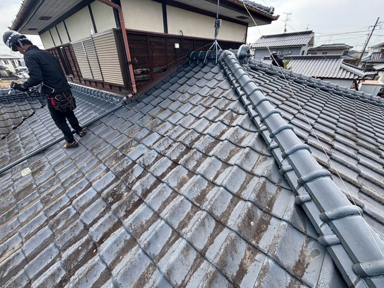 屋根の温水器撤去工事