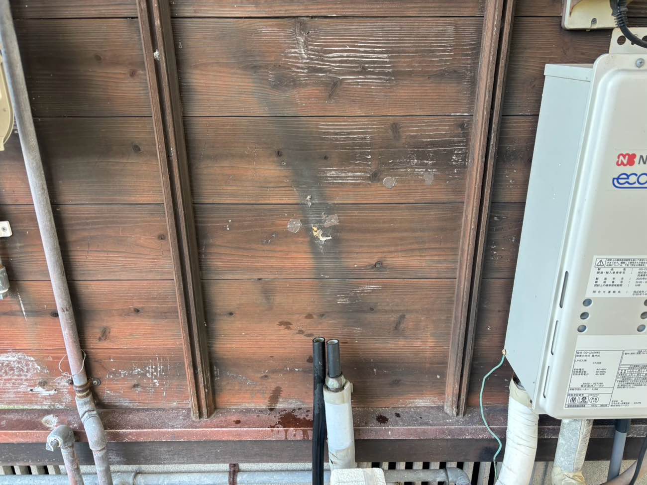 屋根の温水器撤去工事