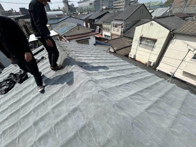 【太宰府市】瓦屋根の雨漏り修理｜防水シート上貼りによる応急止水処置