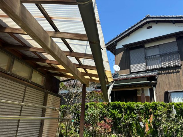 太宰府市の破損したベランダ屋根