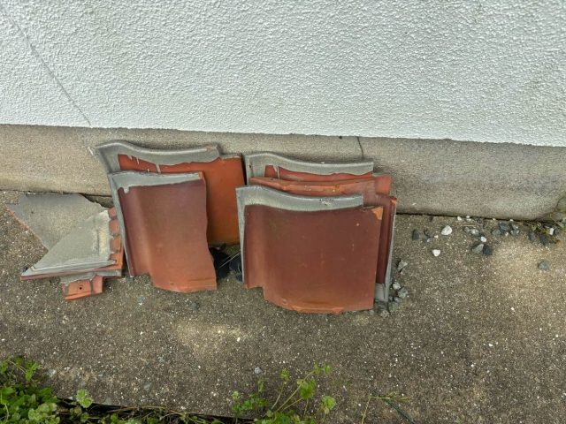 小郡市の破損した屋根の瓦