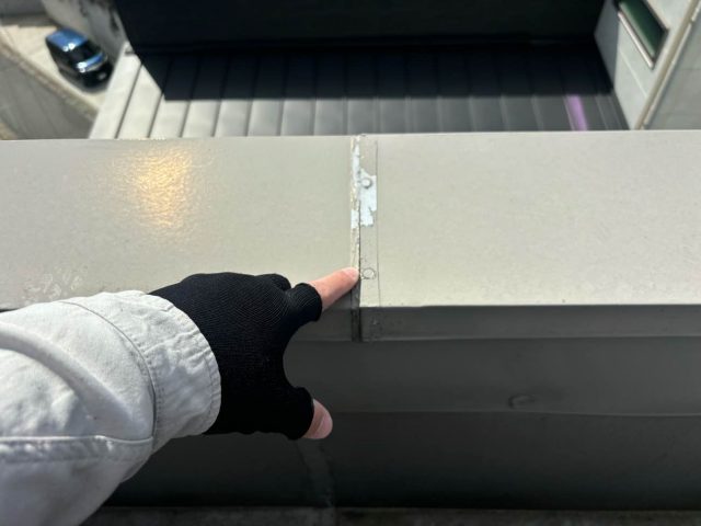 【太宰府市】陸屋根に雨水が滞留する原因を調査｜ゴミ詰まりとコーキング劣化で懸念される雨漏り
