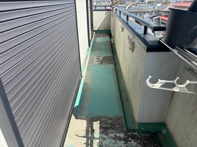 【筑紫野市】ベランダの雨漏り調査｜防水層の剥がれによる防水機能の低下を確認