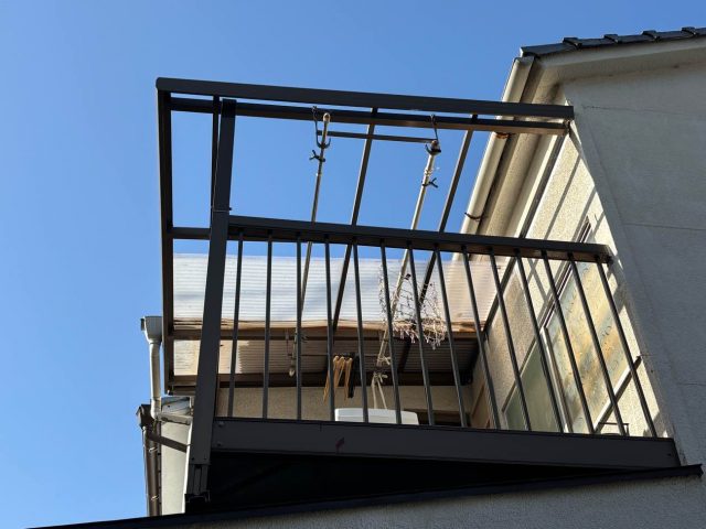 筑紫野市で屋根が吹き飛んだベランダ