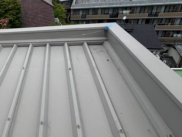 【太宰府市】陸屋根のコーキング補修と排水口清掃で雨漏り予防｜雨水滞留を解消した防水施工