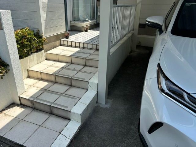 太宰府市の玄関タイルの汚れ