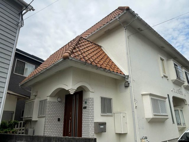 【筑紫野市】雨樋から雨水があふれる原因を調査｜雨樋の破損を確認、交換を検討