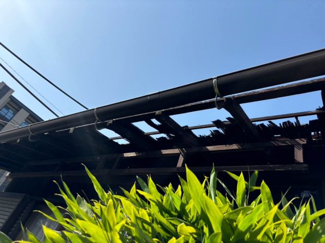 太宰府市で崩れかけている屋根