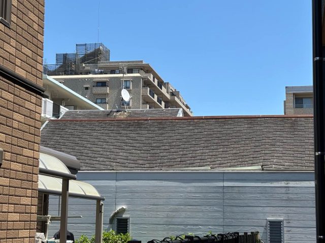 小郡市で空き家の安全対策工事｜スレートの落下・飛散防止に足場と養生シートを設置