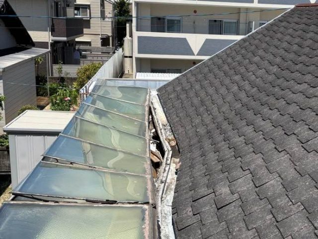 小郡市で調査した割れた屋根