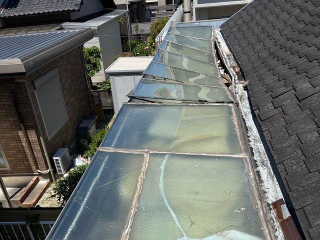 小郡市の倒壊しそうな屋根