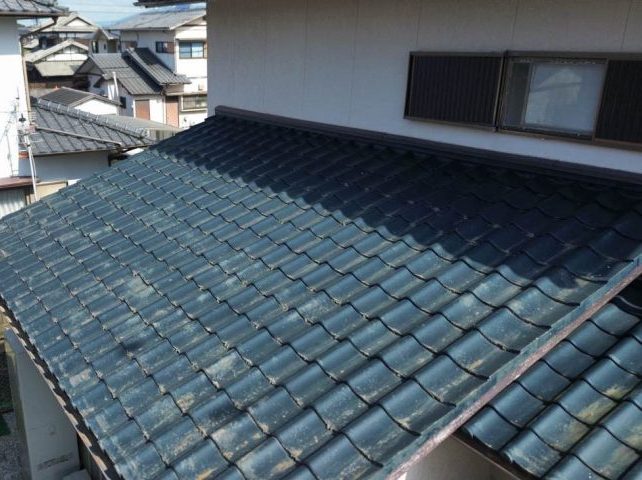 小郡市で屋根塗装の劣化を調査