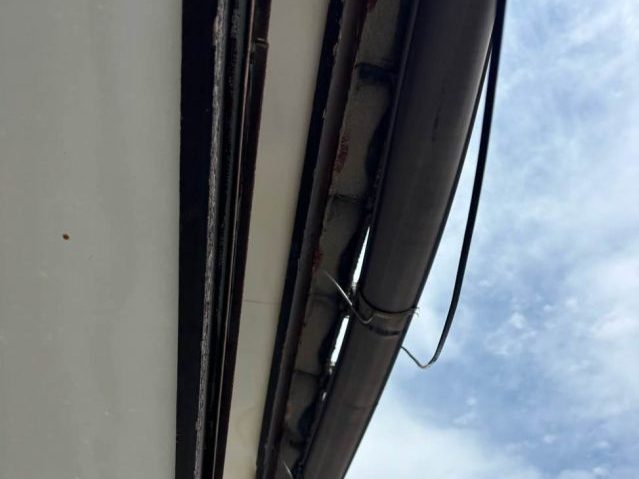 筑紫野市の強風でたわんだ雨樋
