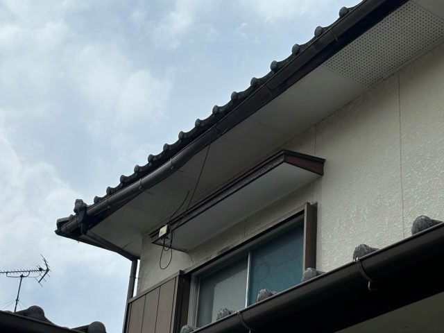 筑紫野市の強風で歪んだ雨樋