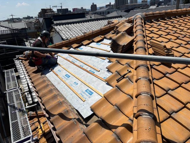 小郡市で瓦復旧作業