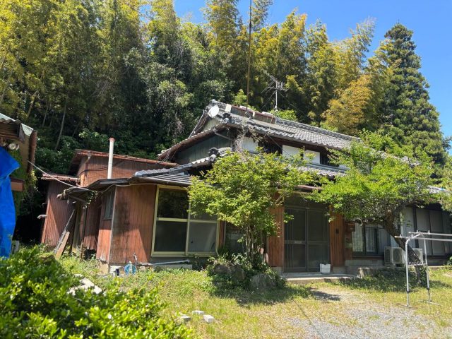 【太宰府市】瓦屋根の劣化を調査｜温水器撤去と耐震性向上に向けた葺き替えを検討