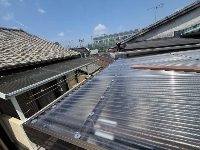 【筑紫野市】タキロン製波板へ交換｜強風で飛散した塩ビ屋根の耐風性を確保