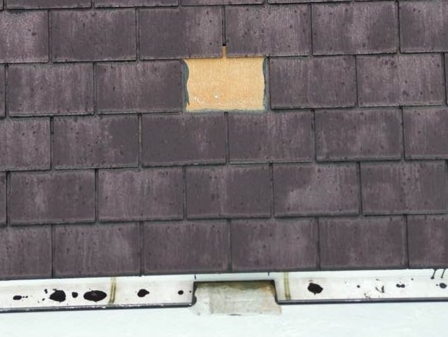 太宰府市で落下したスレート屋根の不具合箇所