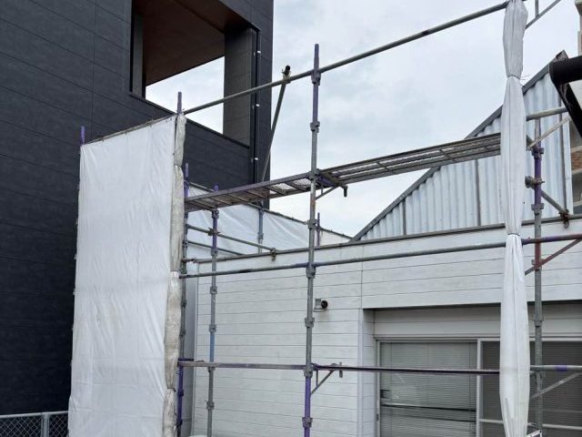 小郡市で足場に張った養生シート