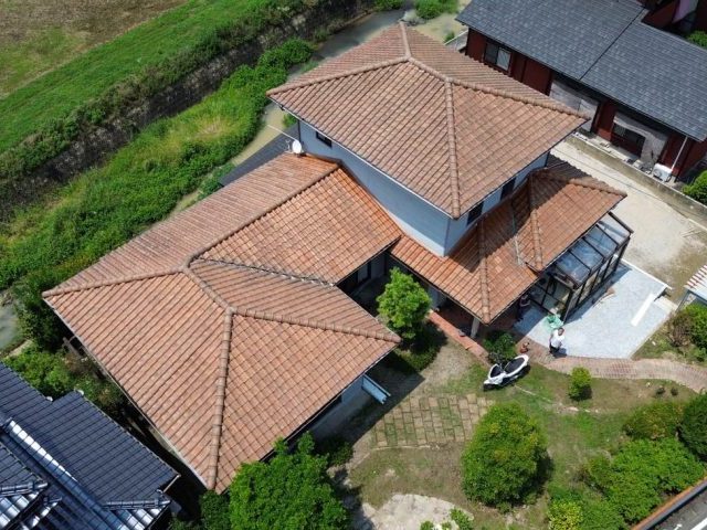 【小郡市】瓦屋根の雨漏り調査｜硬化してボロボロになった防水シートが原因と判明