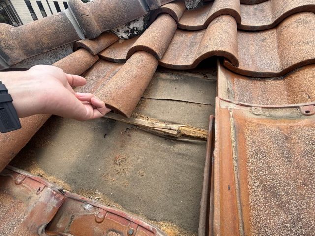 小郡市の調査で防水シートの劣化が判明