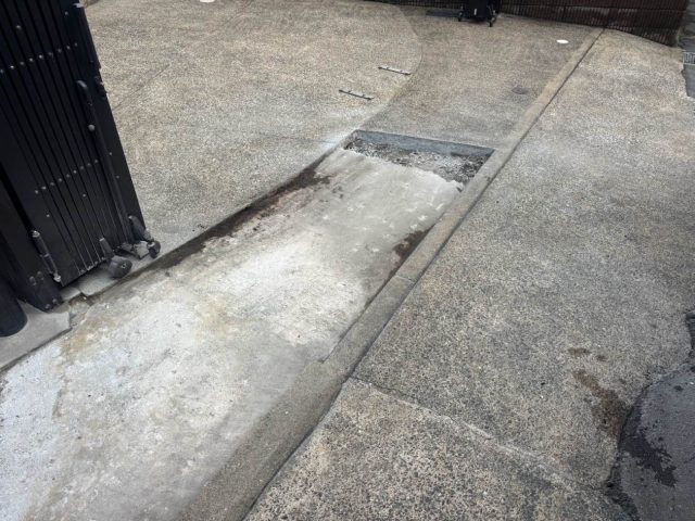 小郡市で点検した土間の地震被害
