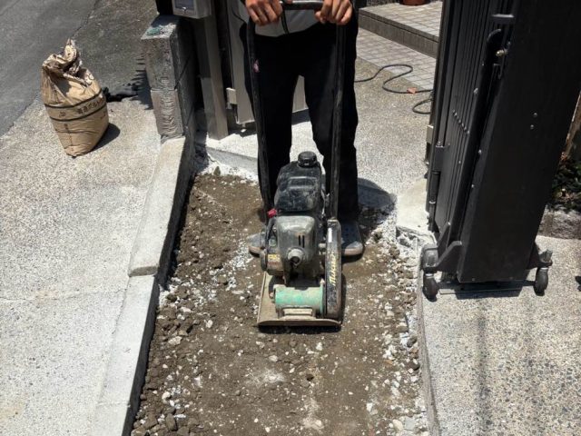 小郡市で整地作業中