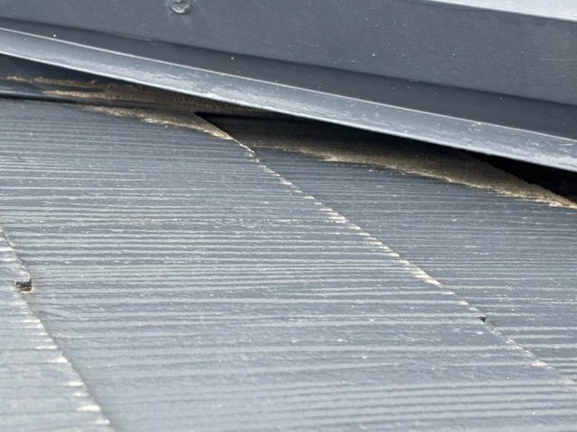 筑紫野市で確認された板金の隙間
