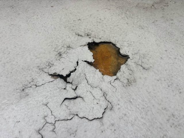 筑紫野市でベランダ防水層の剥がれ