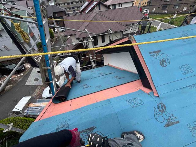 太宰府市で屋根に防水紙施工