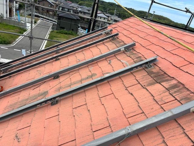【太宰府市】スレート屋根調査｜経年劣化による色褪せと汚れ、高まる雨漏りリスク