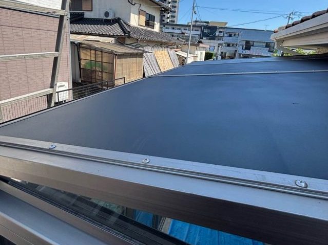 太宰府市で強風被害に遭ったサンルーム屋根