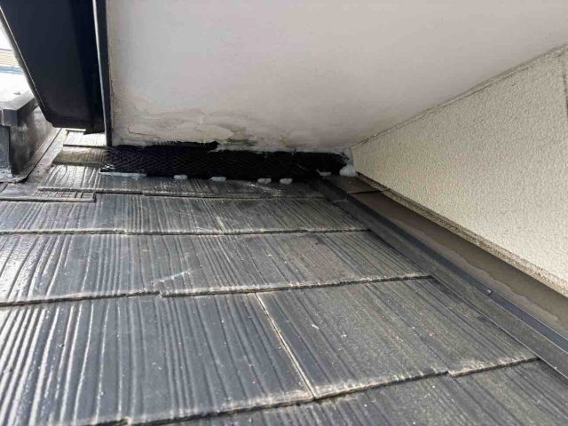 【筑紫野市】軒天の開口部を金網でカバー｜鳥や小動物の侵入を防止