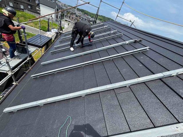 太宰府市で太陽光パネルのフレームの設置