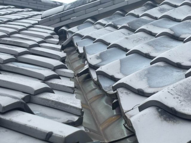太宰府市の劣化した谷板金