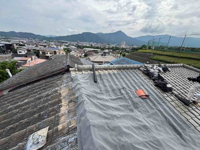 筑紫野市で防水シートを被せた平屋の屋根