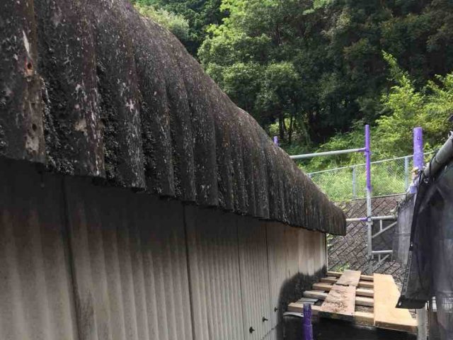 筑紫野市の工場で雨樋破損の影響を点検