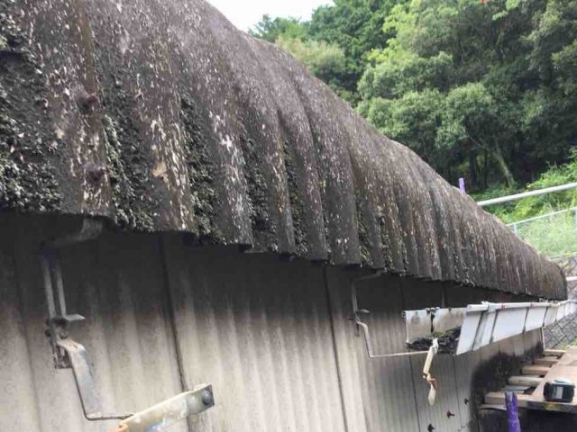 筑紫野市の工場で壊れた雨樋