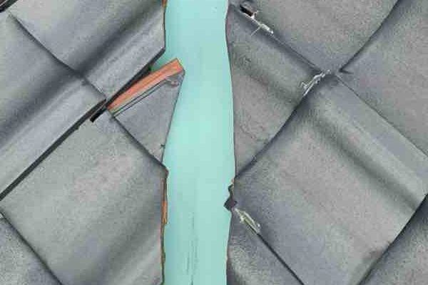 小郡市の調査で谷板金の劣化を確認