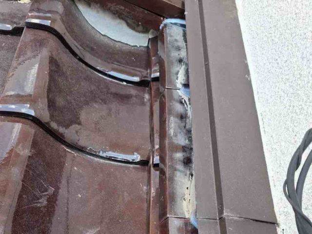 【小郡市】屋根と外壁の境目に板金カバー工事｜雨仕舞いをきれいに整える施工