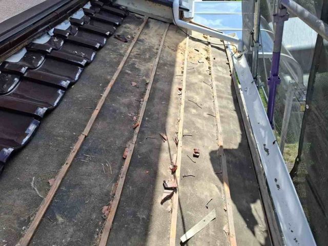 【小郡市】瓦屋根の葺き直し工事｜瓦を再利用して防水性能を整えるメンテナンス