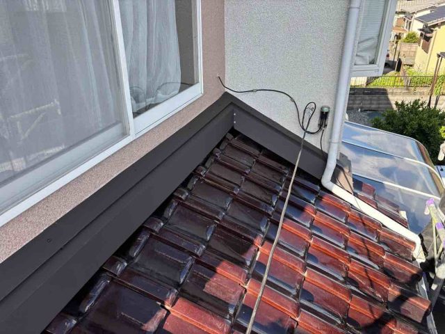 小郡市の屋根と外壁の境目を板金でカバー
