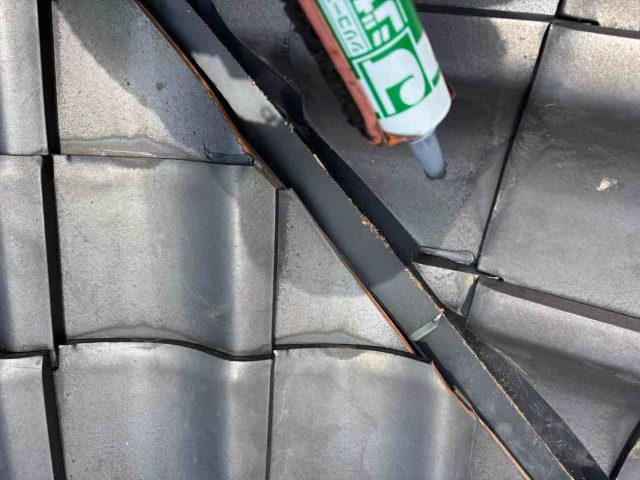 筑紫野市で谷板金周りの瓦の補修